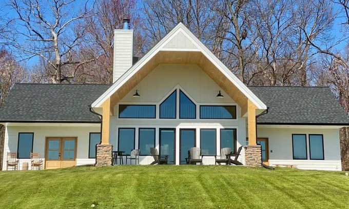 Broadway Casa | The Lodge at Barefoot Farms