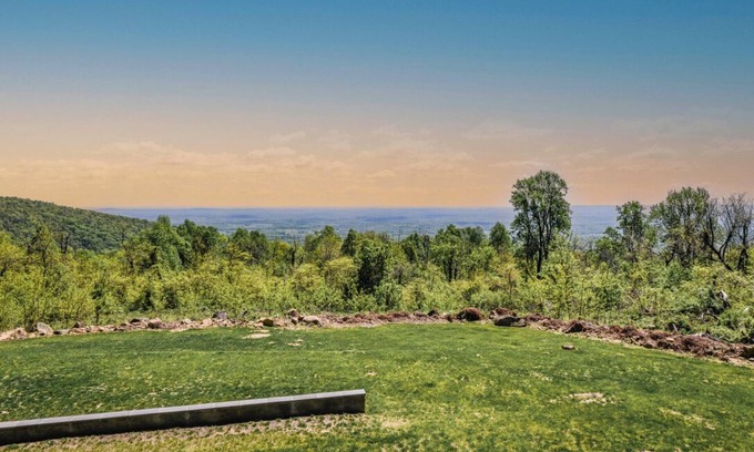 Bluemont Casa | The Lodge at Bear Rock