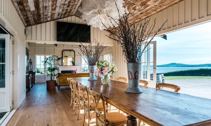 Oneroa Casa | The Lodge at Mudbrick