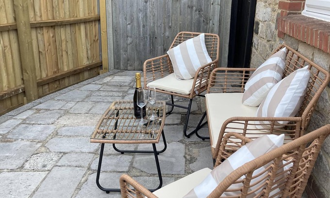 Cowes Cabina | The Lodge Hideaway - Studio Style, Simple Luxury