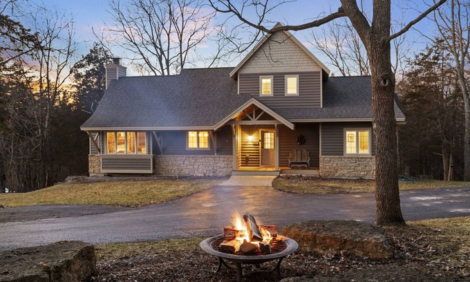 The Galena Territory Villa | The Lodge, 'North Woods' Galena escape w/ hot tub & fire pit!