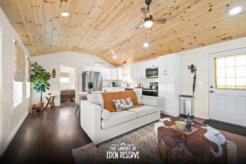 Williamstown Casa | The Lodges at Eden Reserve - Cabins Near Ark
