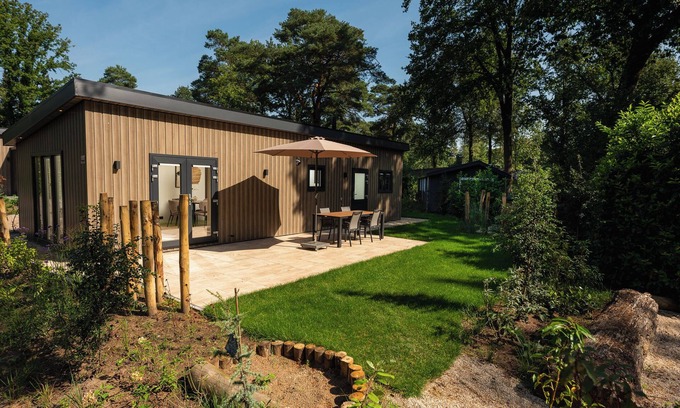 Lieren Casa | The Loevestein Lodge offers a comfortable vacation home for 4 people with modern amenities and a private terrace in the Veluwe.
