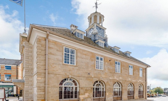 Brackley Cabaña | The Loft at Brackley Town Hall