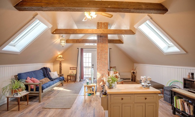 Lincoln Apartamento | ~The Loft by Loon~ Pet Friendly