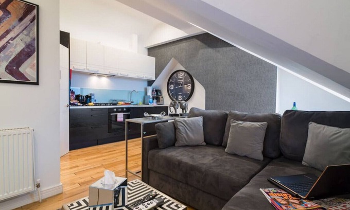 Roath Condominio | The Loft | Trendy Top Floor 1 Bed | Oakfield Apts