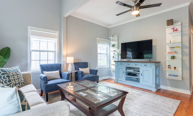 Woodbine Casa | The Logan Lodge - Sunny Cottage in Great Location