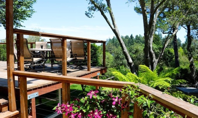 Sebastopol Villa | The Lone Palm - Wine Country Retreat y fuera del sitio - 14 camas, capacidad para 20 ++