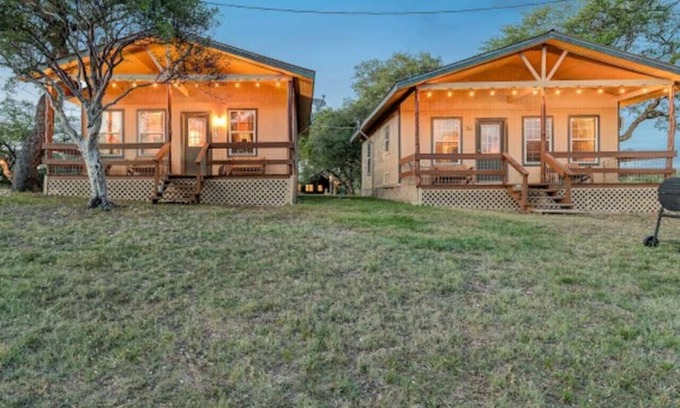 Uvalde Casa | The Lone Star Cabin - Hill Country Cabin 8 miles to Concan
