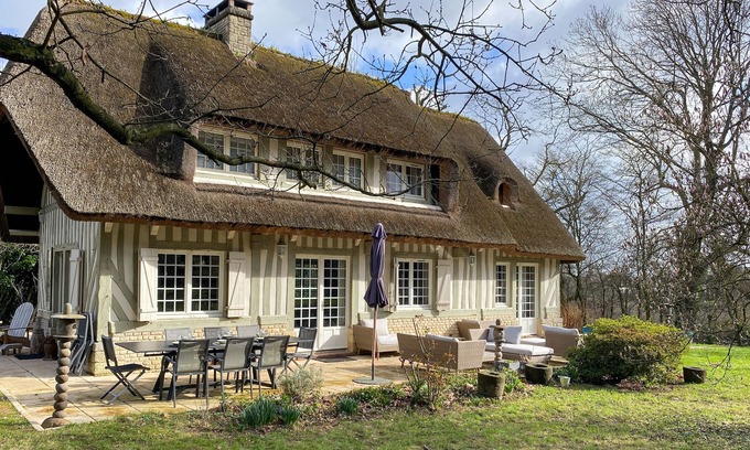 La Riviere-Saint-Sauveur Casa | The Longchamps Villa