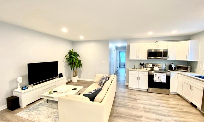 Wanskuck Apartamento | The Longmont Luxury Condo in the heart of providence