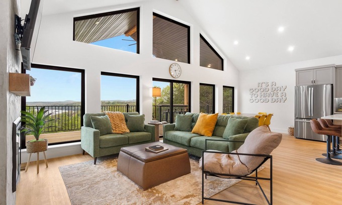 Shell Knob Casa | The Lookout at Table Rock Lake - Luxurious Stay - Hot Tub - Bring Your Boat!!