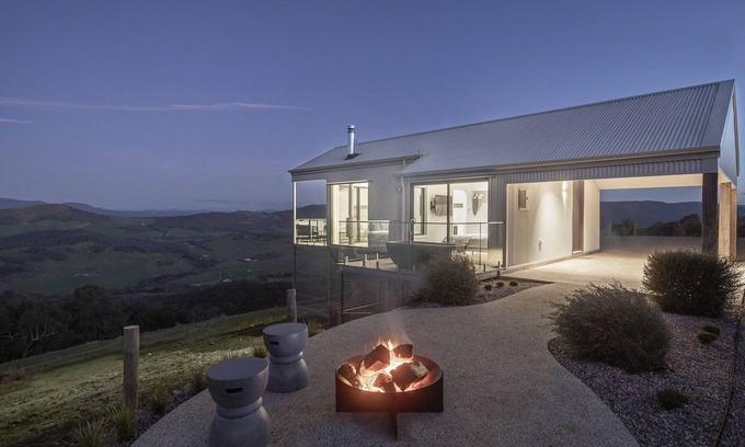 Myrrhee Cabina | The Lookout by Mt Bellevue - Stay at our Vineyard with Views Forever!