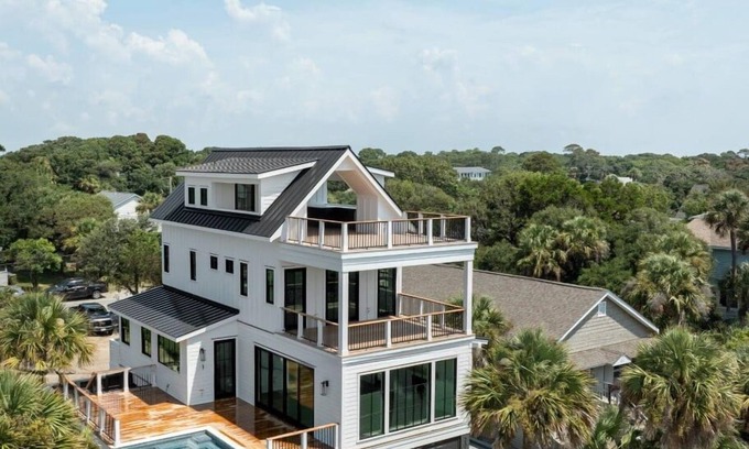 Folly Beach Casa | The Lookout - Private Pool - New Build