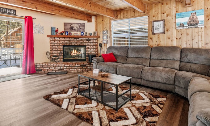 Peter Pan Cabina | The Lost Boys Hideaway - One of a Kind Mountain Getaway!