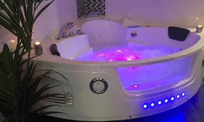 Lyon City Centre Apartamento | El apartamento relajación romántica del amor de Spa con jacuzzi, sauna ...