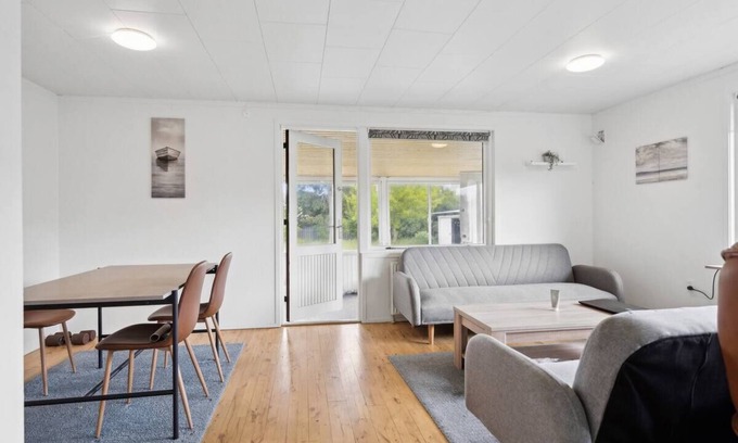 Odense Casa | The Lucky Peer – 4BR House with Free Parking, Netflix & WiFi