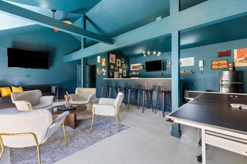 Georgetown Casa | The Luxe Hot Tub Private Bar 12 Min to Horse Park