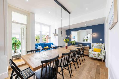 New Forest District Casa | The Lymington Hub Slps 13 hot tub/chef/spa