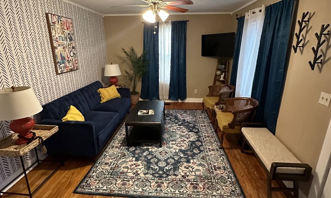 Batesville Casa | The Lyon’s Den- Boutique bungalow in the heart of Batesville, Arkansas
