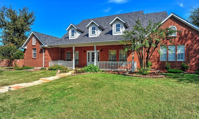 Sherman Casa | Bellamente amueblado Gated Ranch con piscina en 25 acres