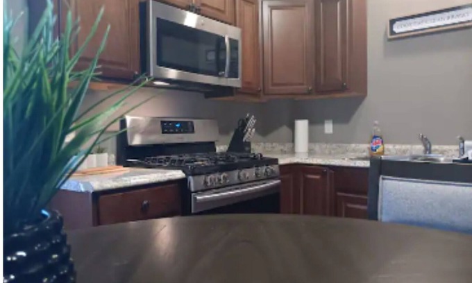 Mount Pleasant Apartamento | The Macro-Suite at Mt. Pleasant NEW 2B Apt.Parking
