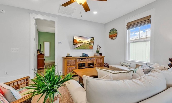 Windy Hill Casa | The Madeira: Beach + Barefoot Landing + Pools!