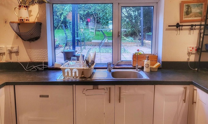 Reading Cabaña | The Magnolia Cottage - 5 Bed Victorian Holiday Home -Reading