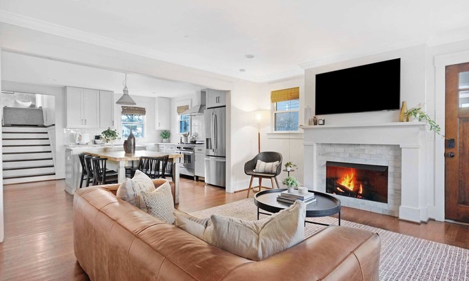 South Nashville Casa | The Magnolia House - 7 Beds + Full of Charm.