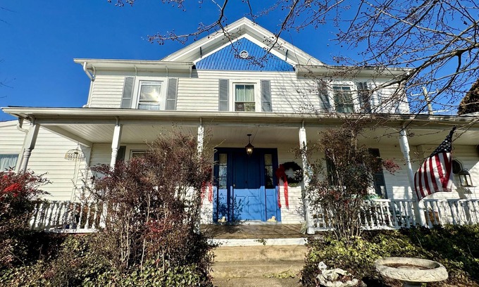 Stanardsville Casa | The Magnolia Manor House