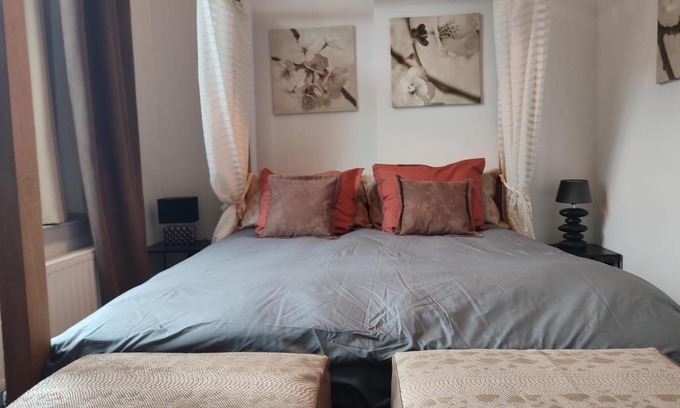 Jumet Apartamento | The Manhattan Luxury suite