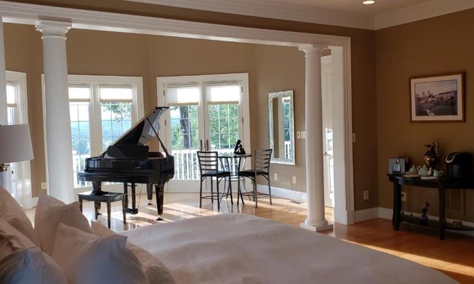 Leesburg Casa | The Manor at Courtland Farm