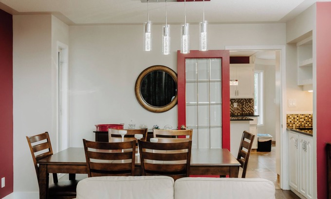 Northeast Edmonton Casa | The Mansion House