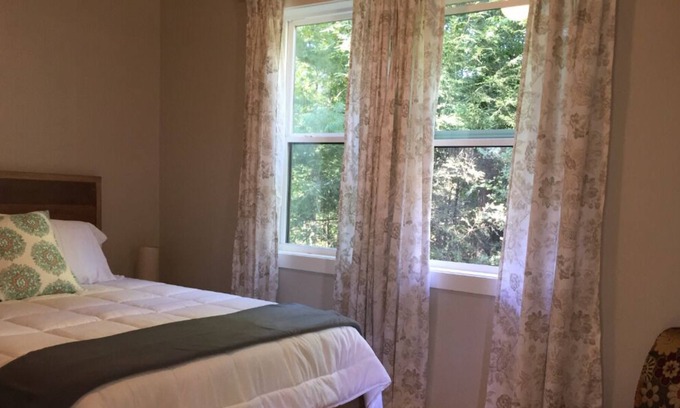 Weaverville Cabina | The Marigold(ADA) - 2BR/1BA - No pet fees
