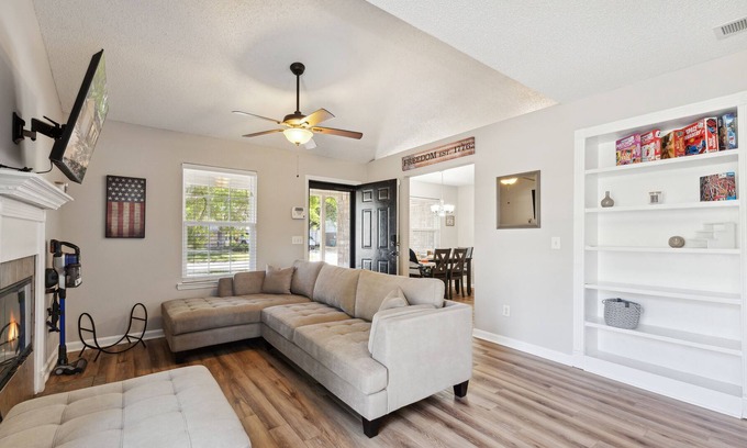 Hinesville Casa | The Marne Family Stay, Pets Welcome