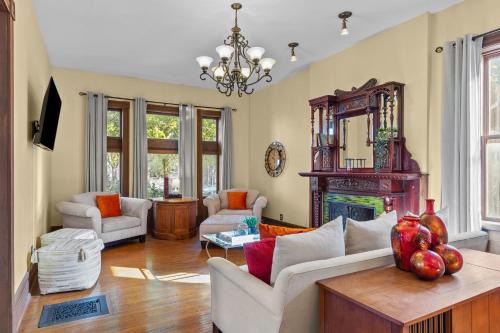 Lafayette Square Casa | The Marquis Manor