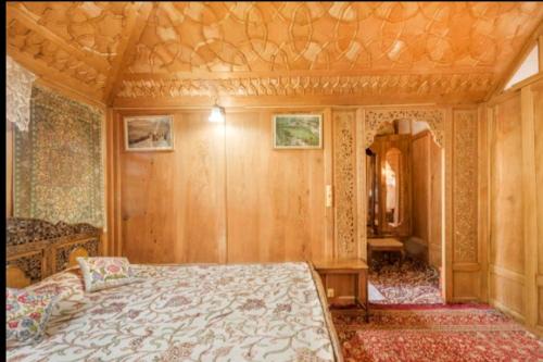 Sudarbal Alquiler De Eote | The Martin's Houseboat