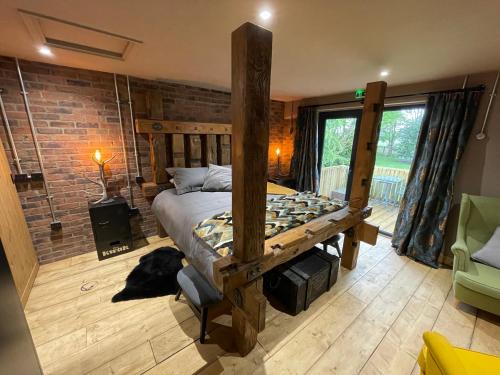 Spalding Apartamento | The Mash Tun - monstrous swank in a sleepy village