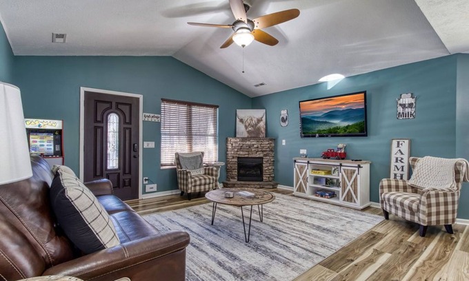 Pigeon Forge Chalet De Esquí | The Mason Jar, Hot Tub,WIFI, $1089 In tickets each paid day, Dollywood and More