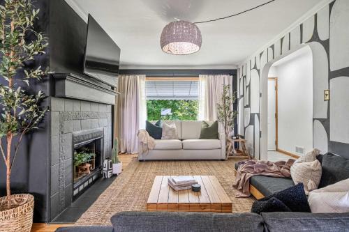 Red Deer Casa | The Maverick