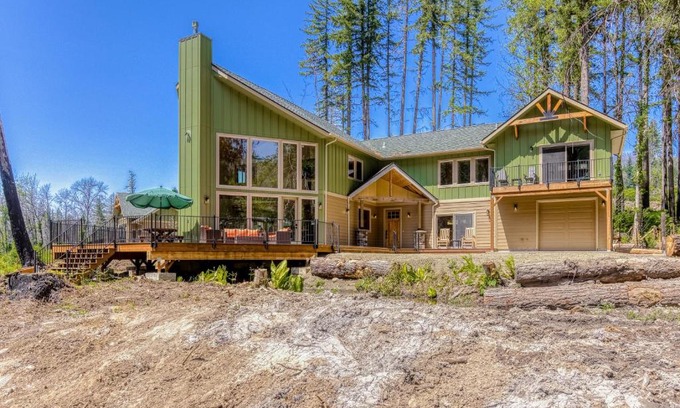 Vida Casa | The McKenzie River House