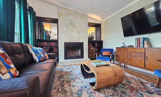 Mid City South Casa | The MCM House - Mid-Century Modern Gem with Heated Pool & Hot Tub - Sleeps 12