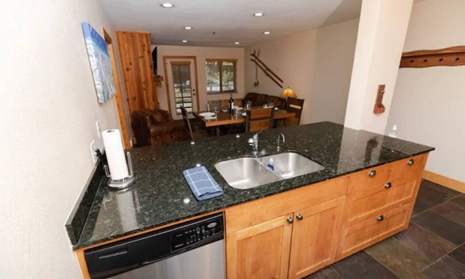 Kirkwood Condominio | The Meadows-Large 2 Bdrm Family Condo in Kirkwood