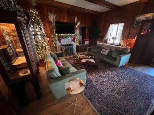 Perryville Casa | The Mediterranean House - Beautiful Downtown House