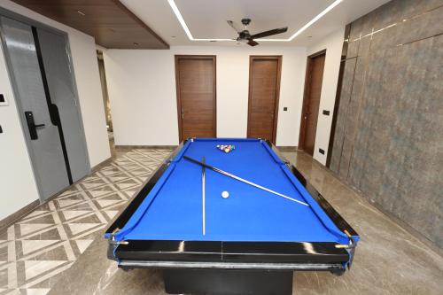 Gurugram Apartamento | The Midnight Studio - Your Galleria Getaway