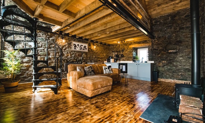 Holyhead Cabaña | The Milking Shed at Pencraig
