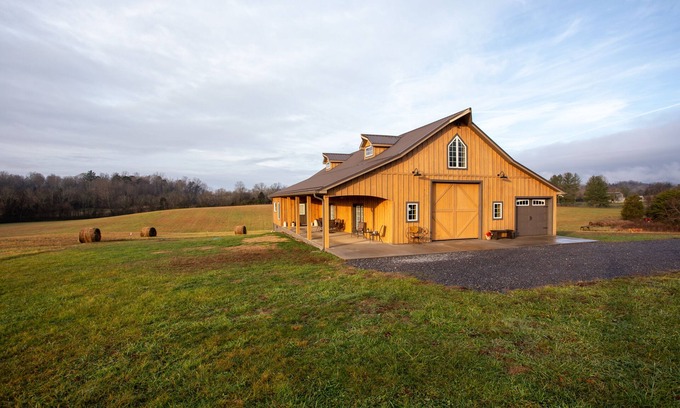 Seymour Casa | El "Barn-do-minium" de Mockingbird Farm se encuentra en un terreno privado de 27 acres.