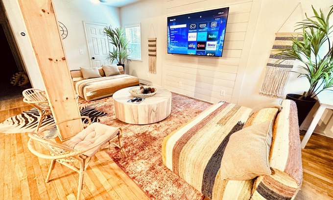 Chosewood Park Casa | The Modern Farmhouse - 6 bedroom 4 bath - Atlanta Beltline