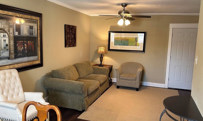 Highlands - Perkins Casa | The Monroe: 2-bedroom townhome. Walk to LSU