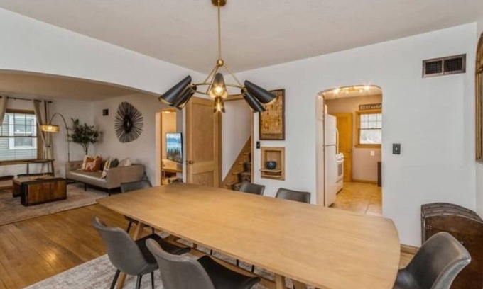 Iowa City Casa | The Monroe-Cozy Vintage Midcentury Modern Bungalow